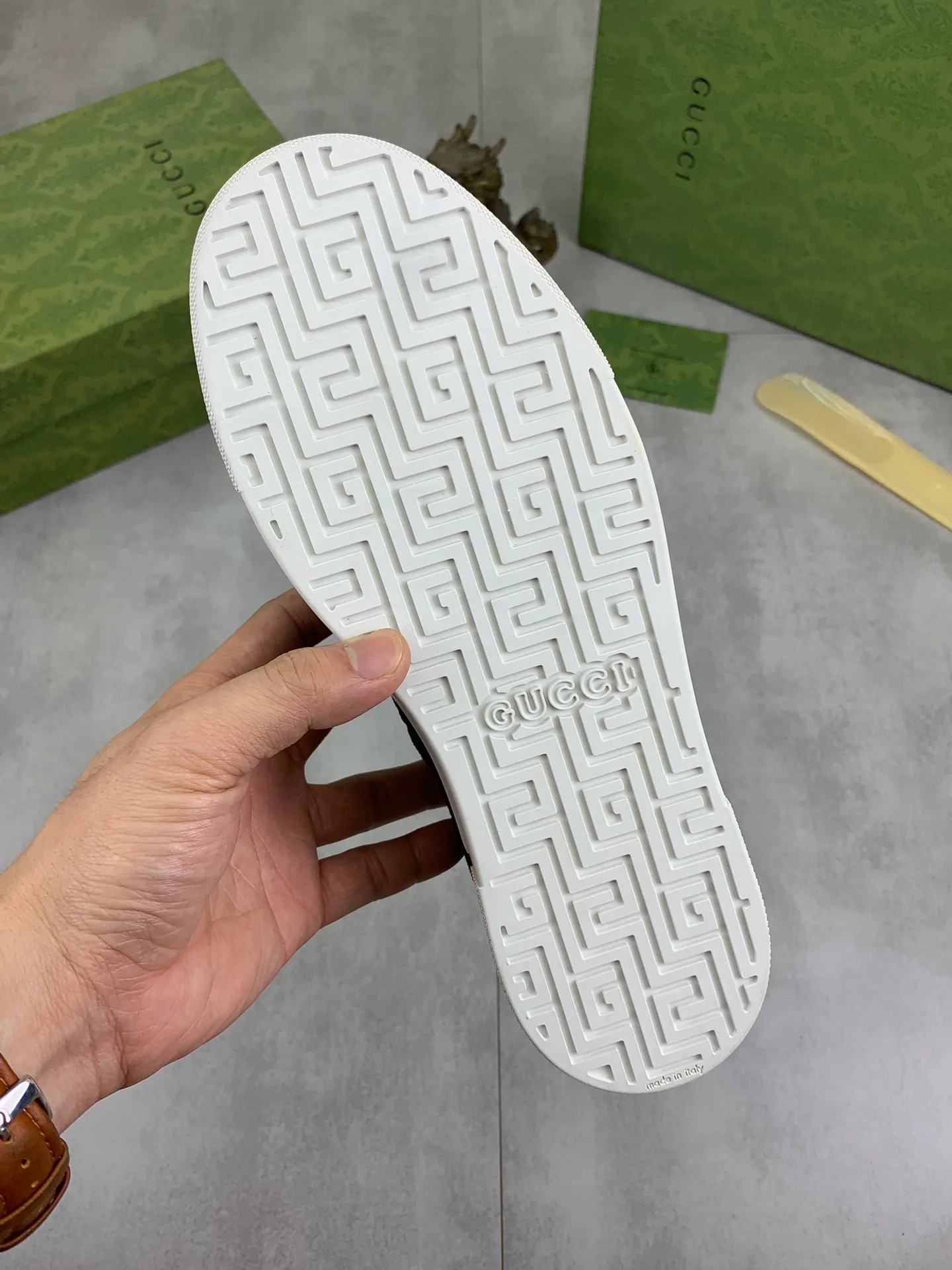 Men's shoes 💰P460💰[New model] (GUCCI) official website's latest 🎁🎁casual and fashionable men's shoes👟, hot style 💥 style is simple and elegant, exclusive for trendy men. Unique official website's latest brand double G elements Original 👑Gucci decoration, fashionable and generous, the fabric is original frosted calfskin✅Full imported sheepskin lining, the official website specifies wear-resistant, lightweight original rubber casual outsole, the classic model is taken in kind at the counter🎬38-44 3⃣️colors available
